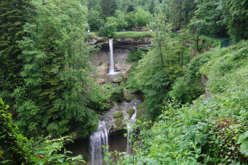 Einen beeindruckenden Anblick bieten die Scheidegger Wasserfälle.