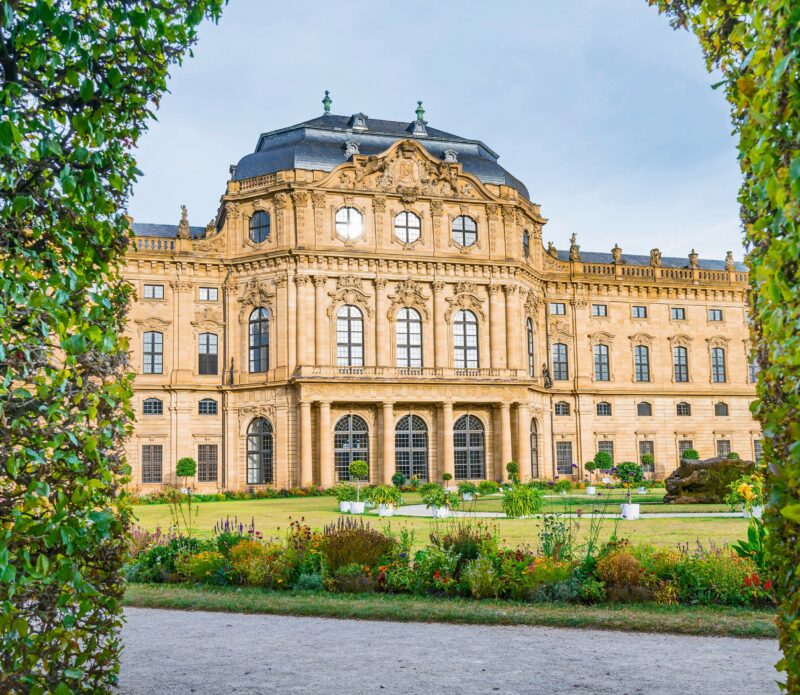Der Hofgarten mit Residenzschloss in der Würzburger Residenz,