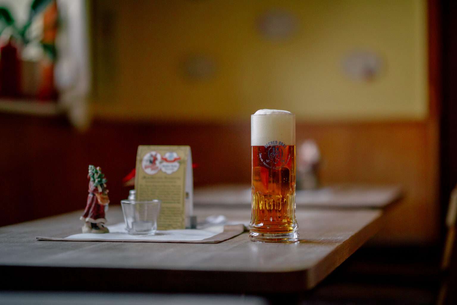 Süffiges Bier gibt es hier im Becher Bräu in Bayreuth.