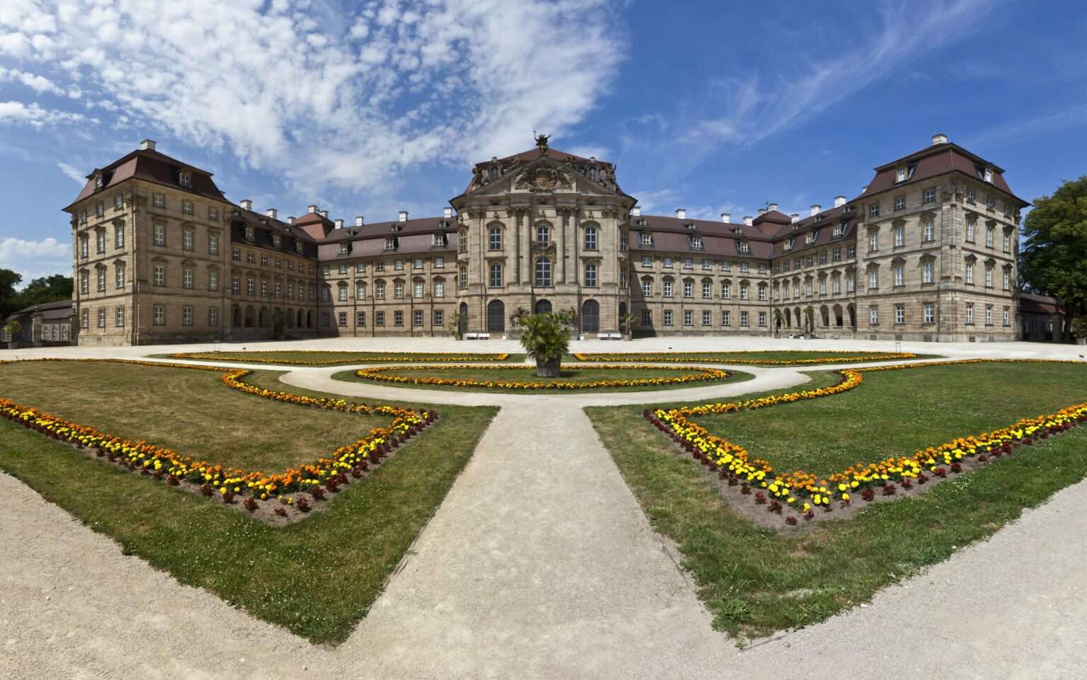 Schloss Weissenstein wurde zwischen 1711 und 1718 unter Lothar Franz von Schönborn, Kurfürst von Mainz, im oberfränkischen Pommersfelden erbaut. (