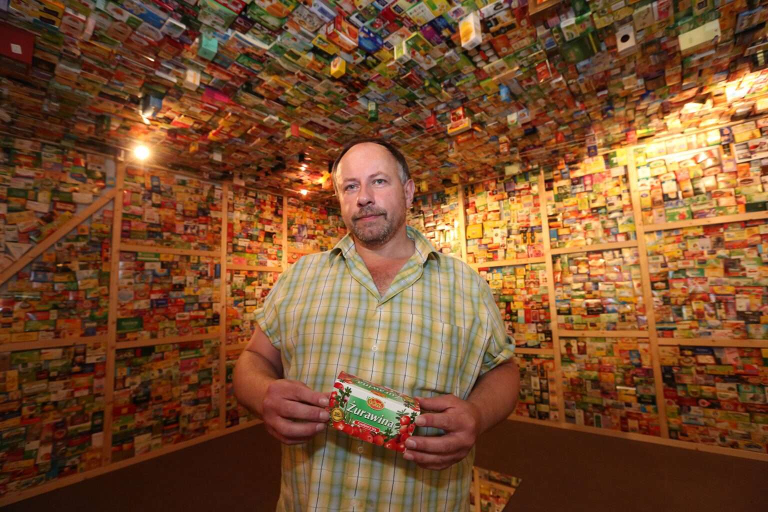 Norbert Kaulfuss sammelt Teebeutel und hat schon 20.000 Verpackungen. Die stapeln sich in diversen Räumen.